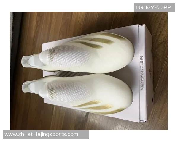 球星穿无鞋带足球鞋引领潮流 赛场创新设计让运动更自由