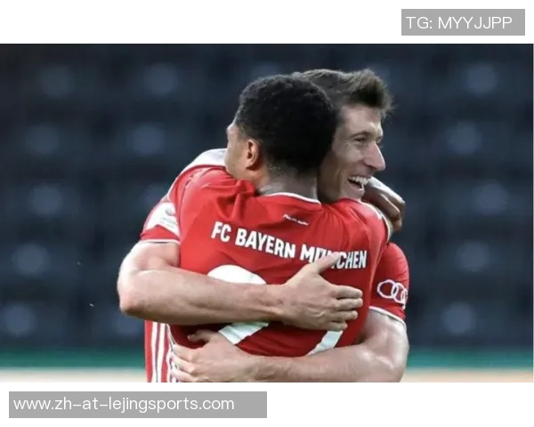 现役与退役足球巨星的巅峰对决与辉煌历程解析 现役与退役足球巨星的巅峰对决与辉煌历程解析